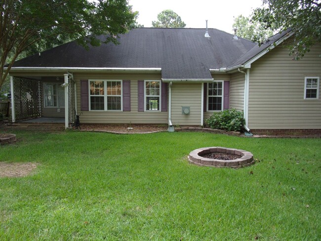 Building Photo - Spacious 3 Bedroom 2 Bath Home in Mabry Park