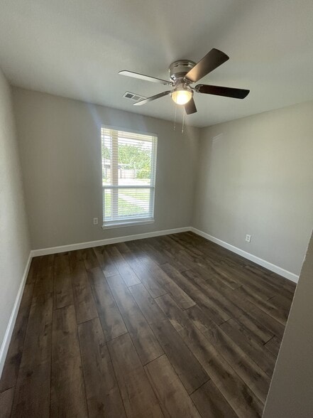Building Photo - 10827 Sageriver Dr