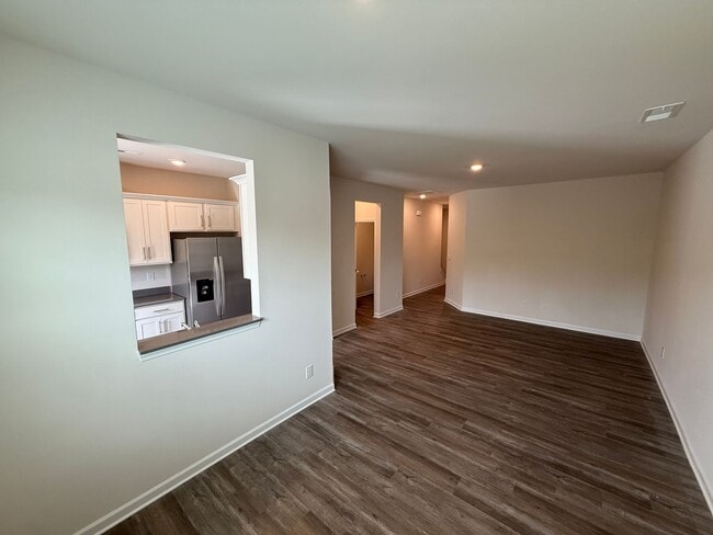 Building Photo - Brand New home in York!