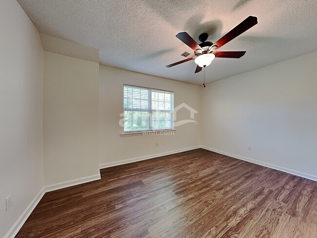 Building Photo - 6 Saddlemount Ln