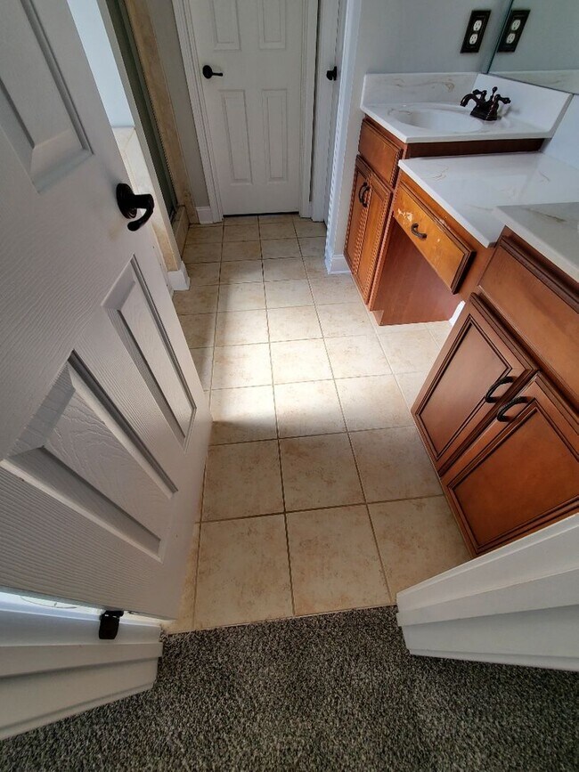 Building Photo - Pet Friendly Four Bedroom In Adams!