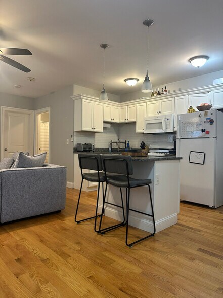 Building Photo - 39 Bourne St