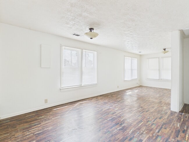 Building Photo - 138 Watson St