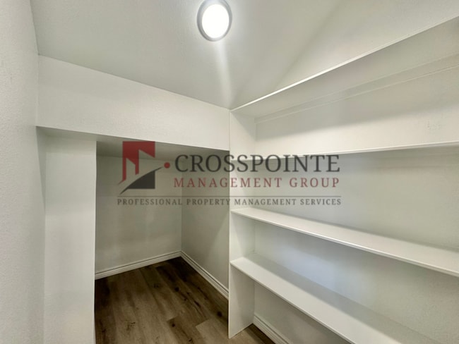 Building Photo - 3 Bedroom 2.5 Bathroom Townhomes at Villa Rosa!