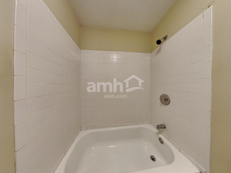 Building Photo - 919 Pebblestone Dr