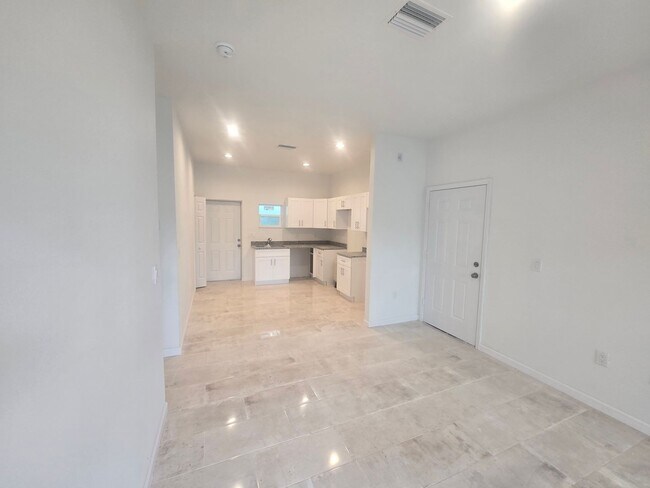 Building Photo - Brand New Construction 2/2/1 SW Lehigh Acres