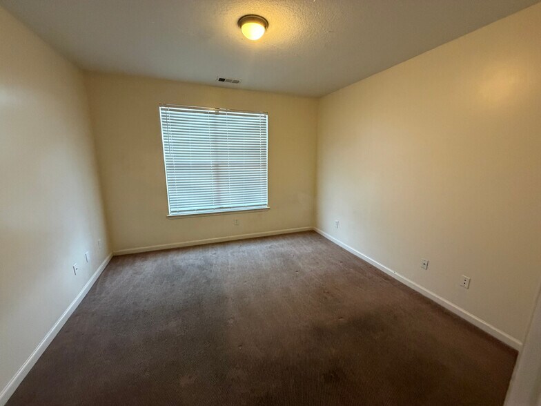 Building Photo - Room in Condo on 17th St NW