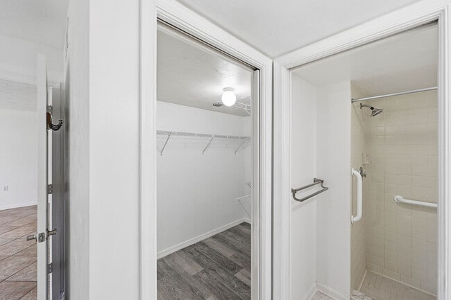 Building Photo - 1231 Commonwealth Cir