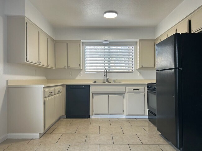 Building Photo - 824 Capehart Ct