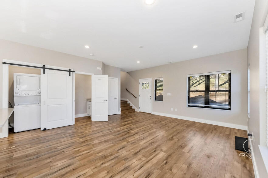 Building Photo - 203 Wallace Cir