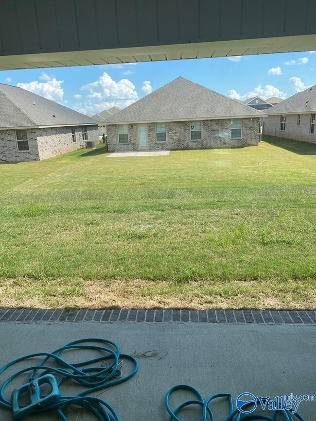 Building Photo - 121 Sorrelweed Dr