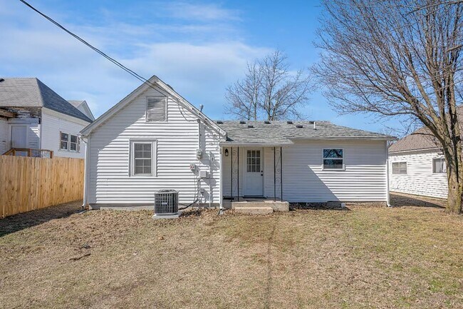 Building Photo - COMING SOON: Fully Furnished Home in Webb City! 2/2 includes ALL appliances, ALL utilities/pest c...