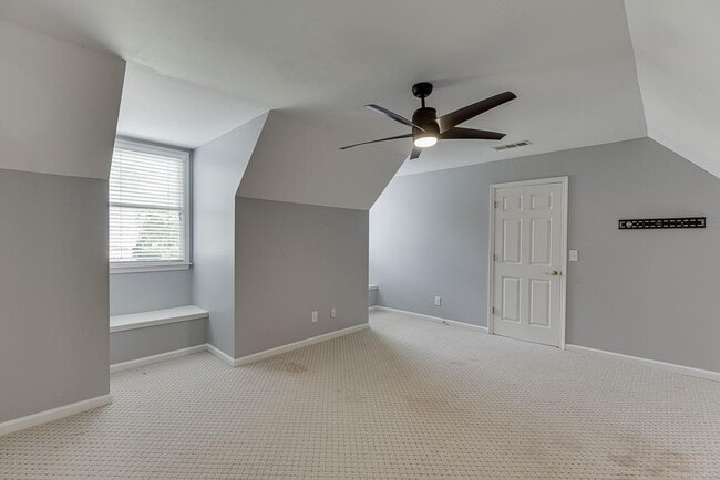 Building Photo - 2885 Towne Village Dr NW