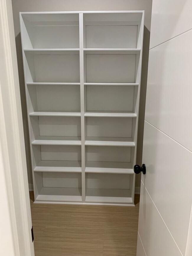 Building Photo - 5406-08 BRESSLER Dr