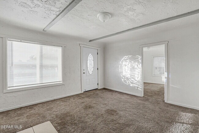 Building Photo - 580 Chula Vista St