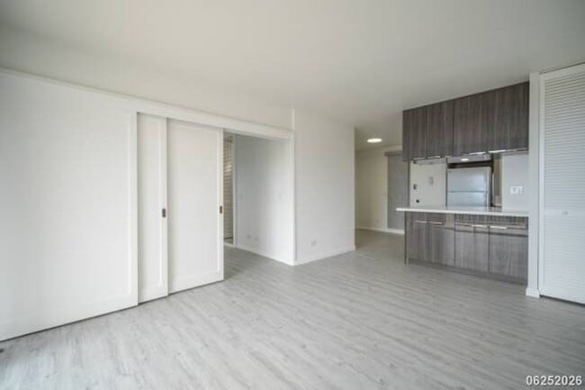 Building Photo - Fully Remodeled 1BR/1BA/1PKG Unit in Waialae Gardens (Kahala)