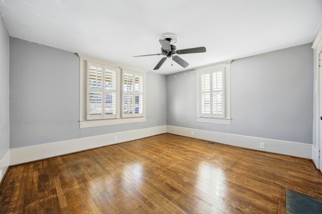 Building Photo - 209 W Shadburn Ave