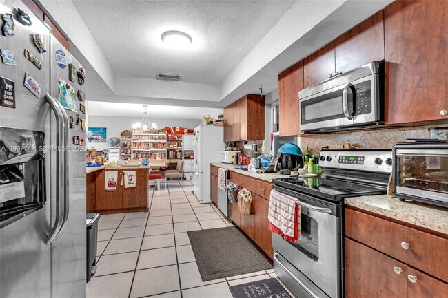 Building Photo - 17930 NE 6th Ave