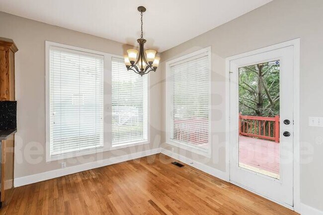 Building Photo - 4 Bed 2.5 Bath Northland Beauty For Rent!