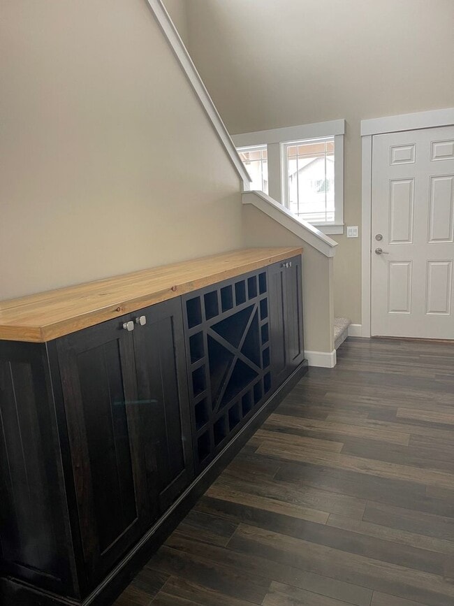 Building Photo - Now renting 3 Bedroom Town-home
