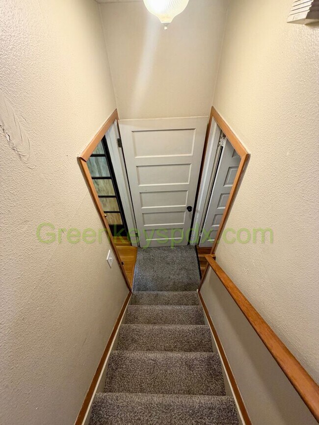 Building Photo - Awesome 4-Bed/2-Bath Craftsman Bungalow House Near Alberta District