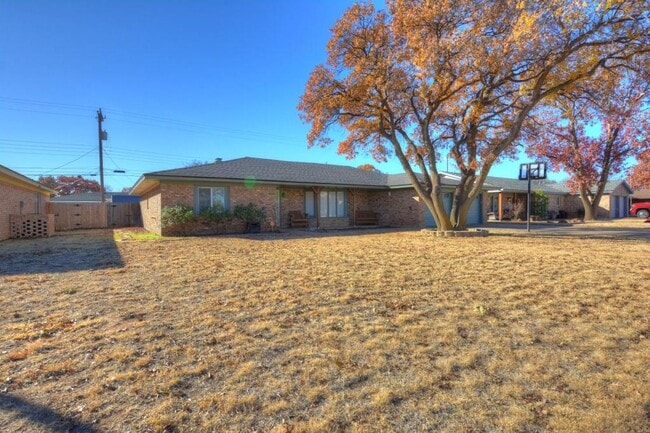 Building Photo - 815 7th St