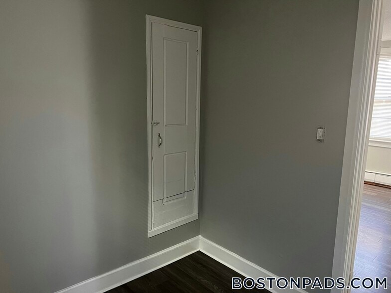 Building Photo - 15 Shurtleff St