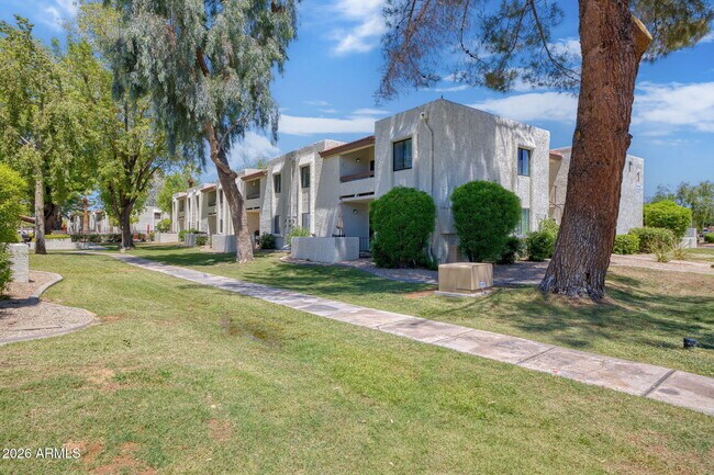 Building Photo - 10444 N 69th St
