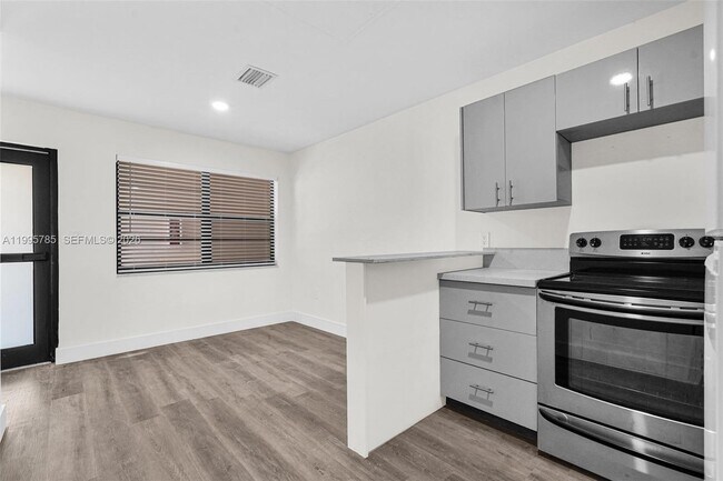 Building Photo - 1730 Acapulco Dr