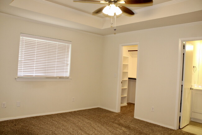 Building Photo - 3009 Osceola Dr