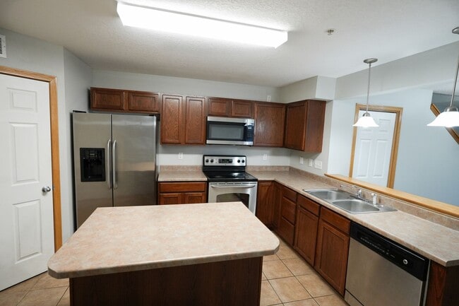 Building Photo - Spacious 2-Bedroom Townhome in Prime West ...