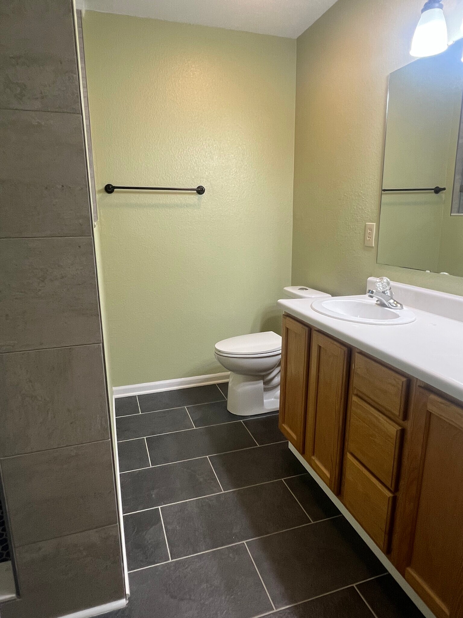 Master bathroom - 227 Lakemoore St