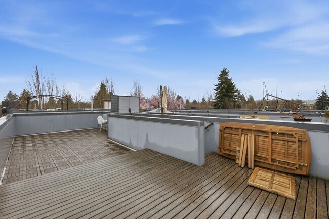 Building Photo - Modern 3BR Townhome with Rooftop Deck Near Downtown Seattle