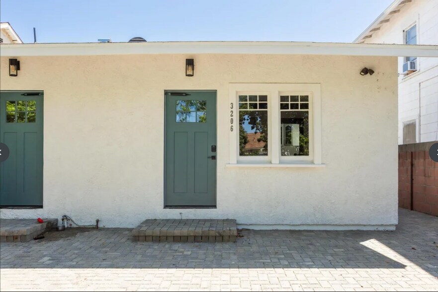 Inviting Front Yard - 3206 Darwin Ave