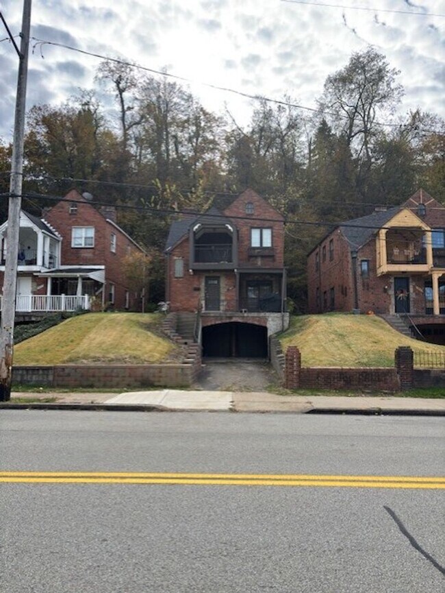 Building Photo - 3809 Beechwood Blvd