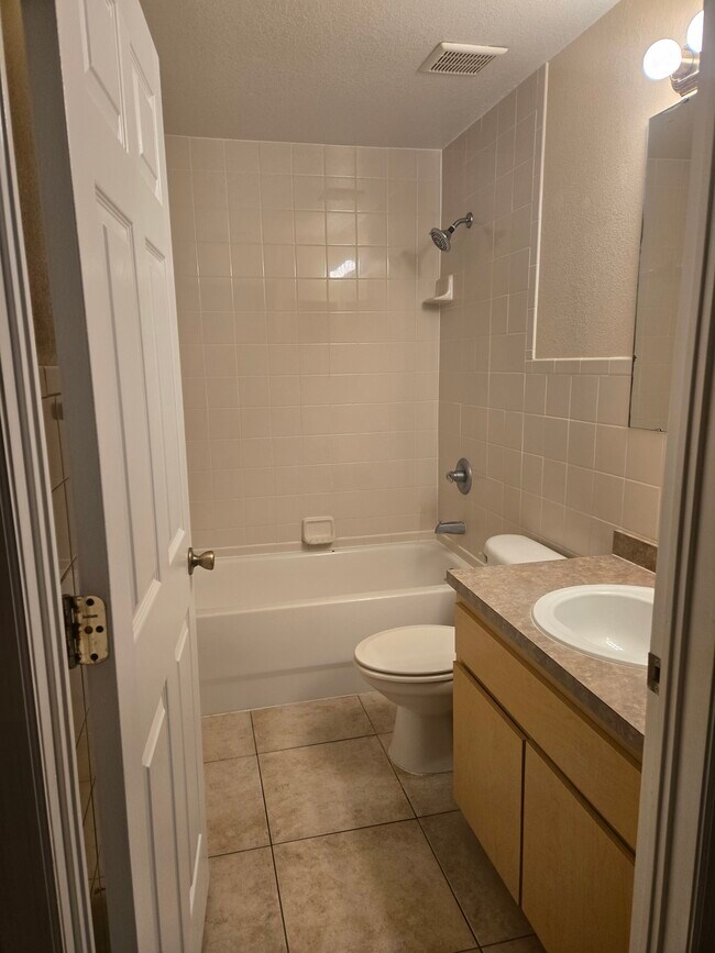 Building Photo - 1708