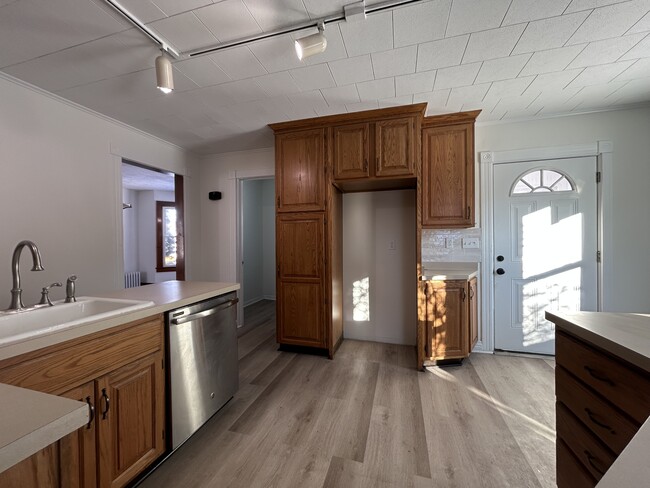 Building Photo - 567 Britton Rd