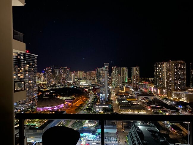 Building Photo - 725 Kapiolani Blvd