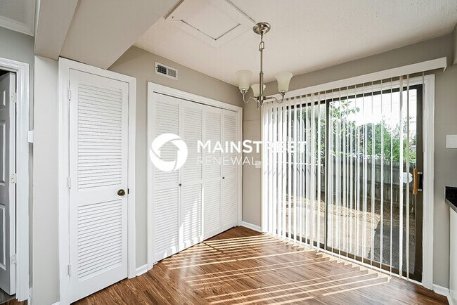 Building Photo - 3 Bedroom Pet-Friendly Home in Nashville, TN with Main Street Renewal