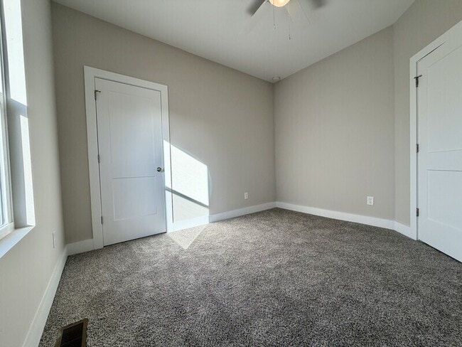 Building Photo - 75 Woodsdale Pl SE