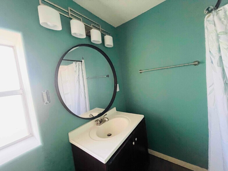 Building Photo - 1416 Vickers Ave