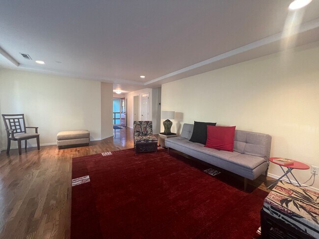 Building Photo - Move in ready three bed/two bath home | Av...