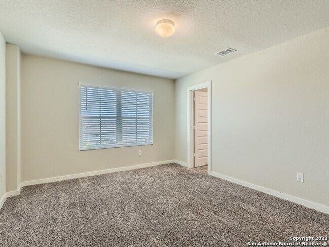 Building Photo - 5 Bedrooms with Tons of Indoor and Outdoor...