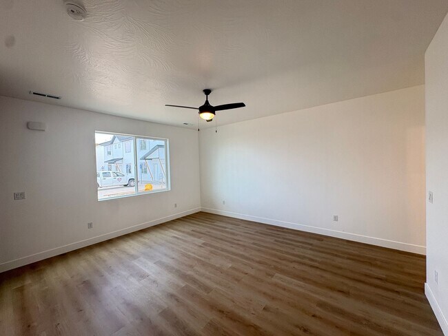 Building Photo - 2925 W 2925 N Cir