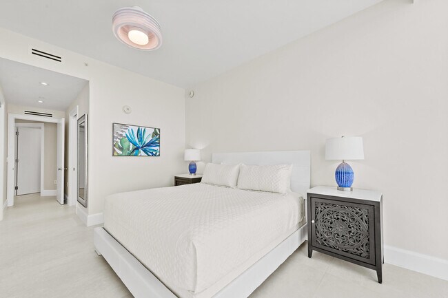 Building Photo - 3100 N Ocean Dr