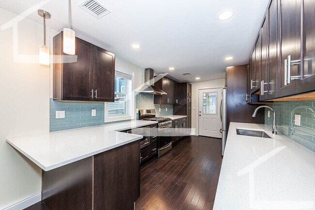 Building Photo - 20 Albion St