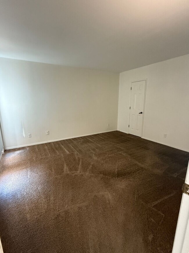 Building Photo - Discover your cozy desert home in this 1-b...