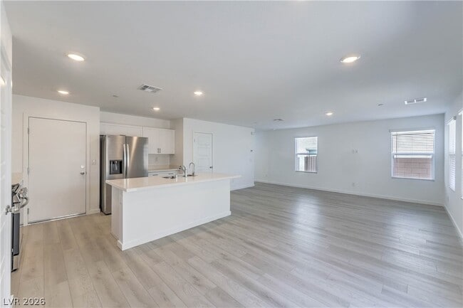 Building Photo - 772 Fallen Phoenix St