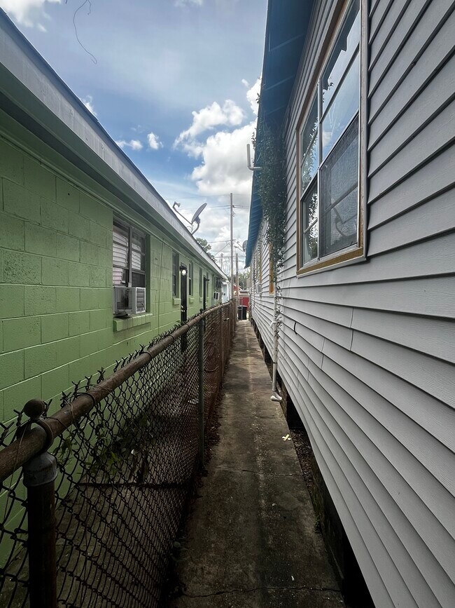 Building Photo - 2331 Saint Anthony St