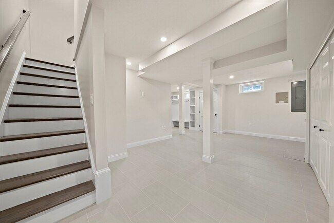 Building Photo - 37 Wolcott Rd
